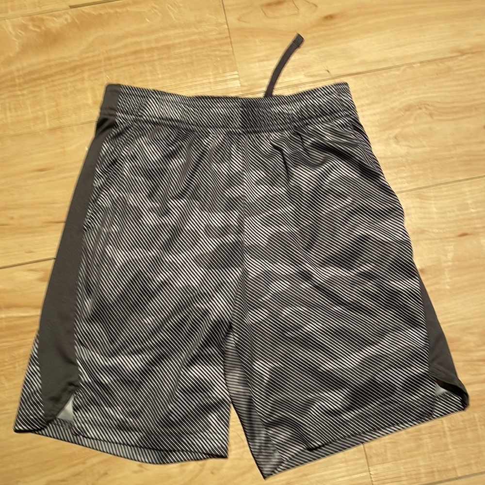 Boys M (8-10) grey all in motion athletic shorts